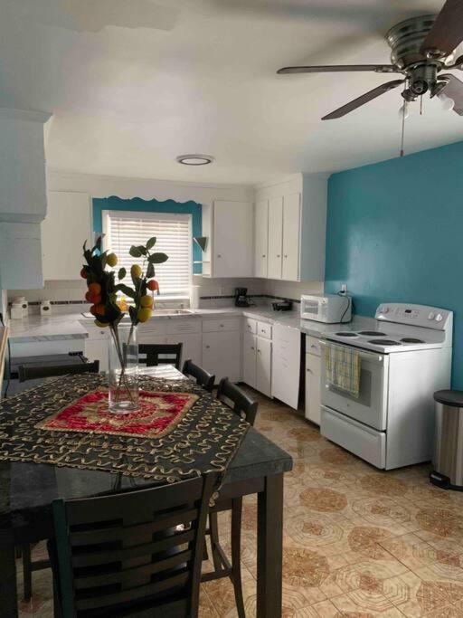 Remodeled House Minutes To Falls Attractions Villa Niagara Falls Eksteriør billede